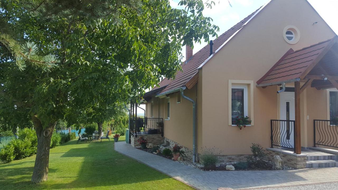 Gyoengyvirag Apartman Keszthely Εξωτερικό φωτογραφία